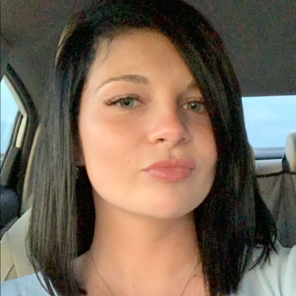 Meet your Posher, Brenna
